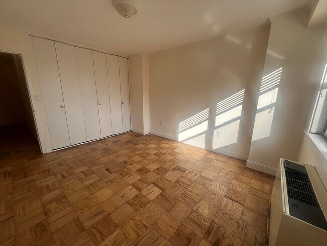 Building Photo - 9 Hawthorne Pl