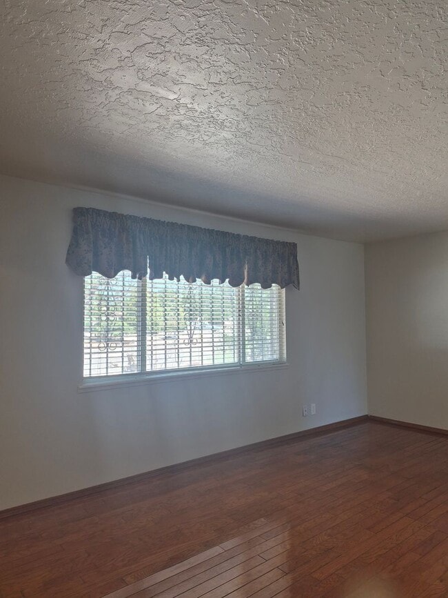 Building Photo - FOUR BEDROOM-SINGLE STORY