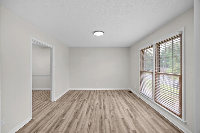 Building Photo - 20 Ridgedale Dr