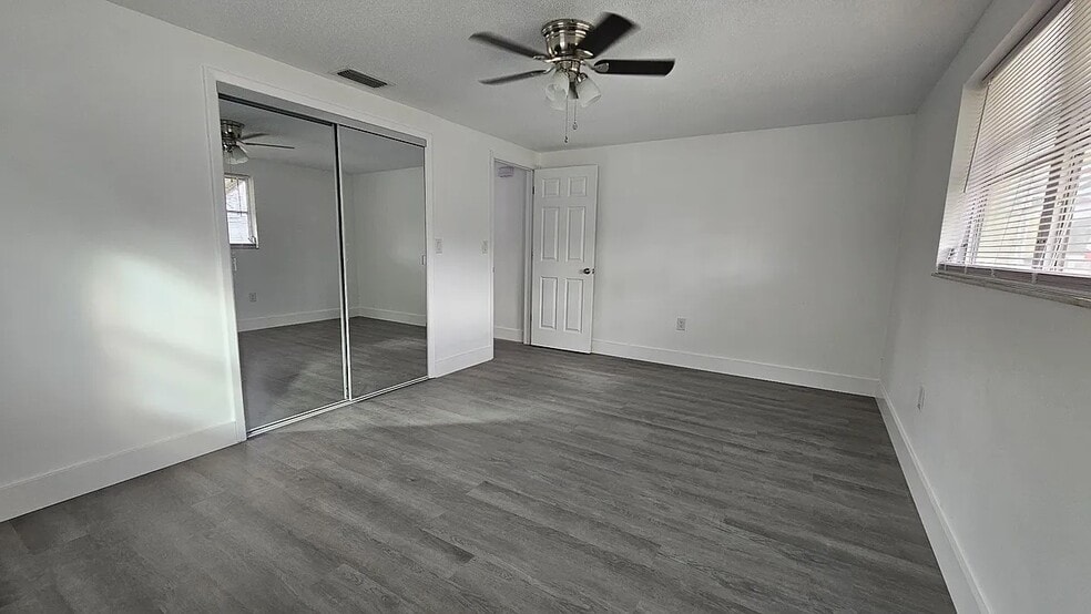 Building Photo - 6441 Woodland Ln