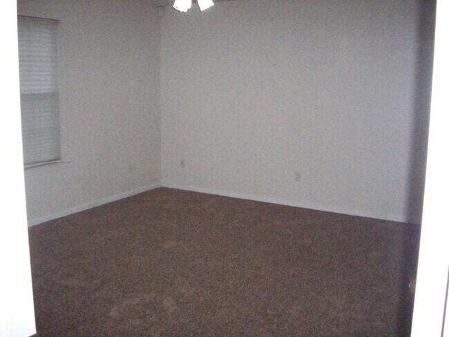 Building Photo - 312 Tharpe Dr