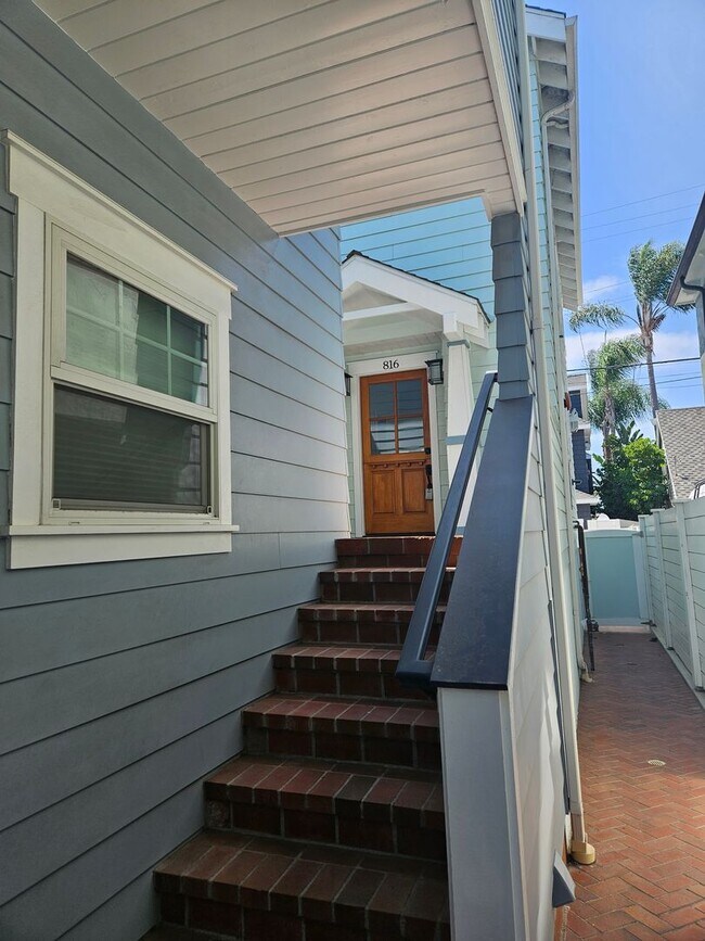 Building Photo - 3 Bedroom Plus Home with Roof Top Deck
