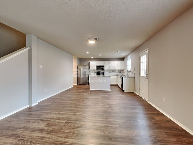 Building Photo - 2432 Arroyo Springs Dr