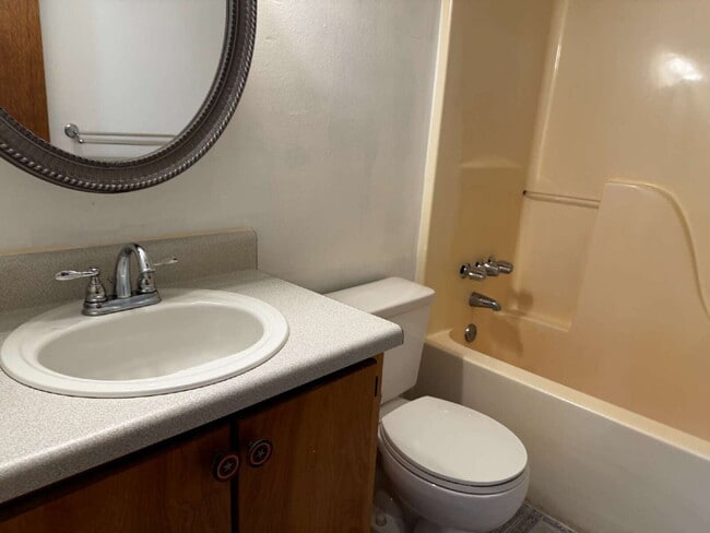 Building Photo - "Charming 3-Bedroom/2 Baths in Navarre - S...
