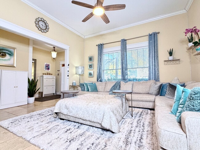 Building Photo - 507 S Willow Ave