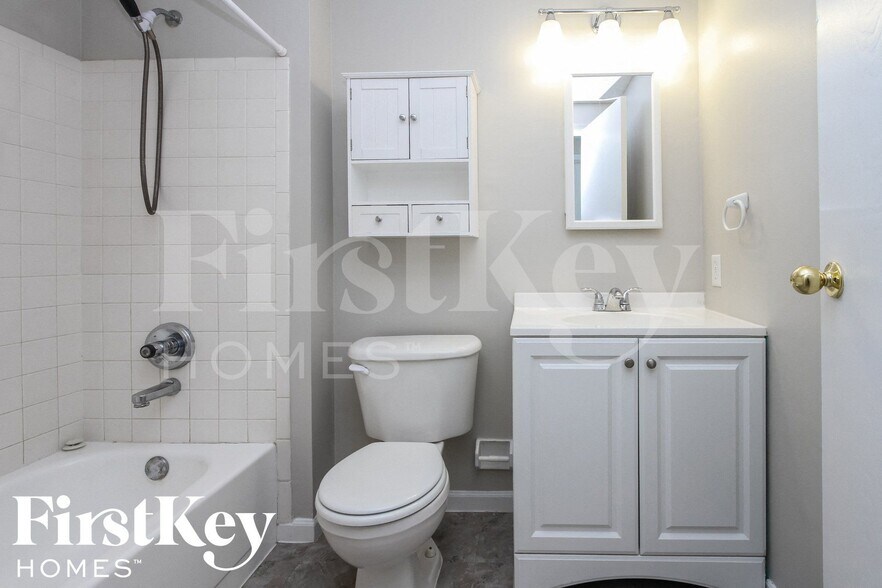 Building Photo - 1273 W Stillwater Ln