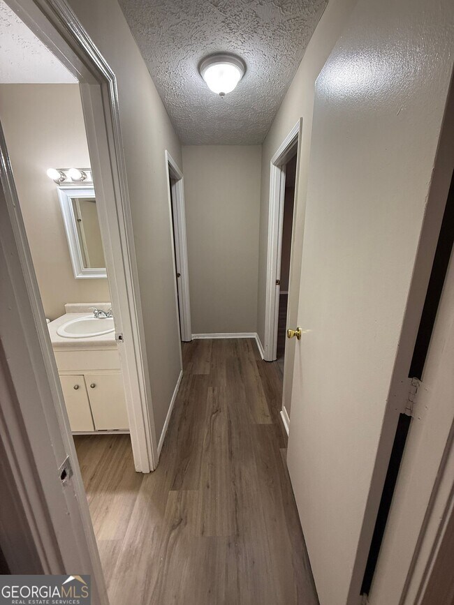 Building Photo - 1605 Cedar Shoals Dr