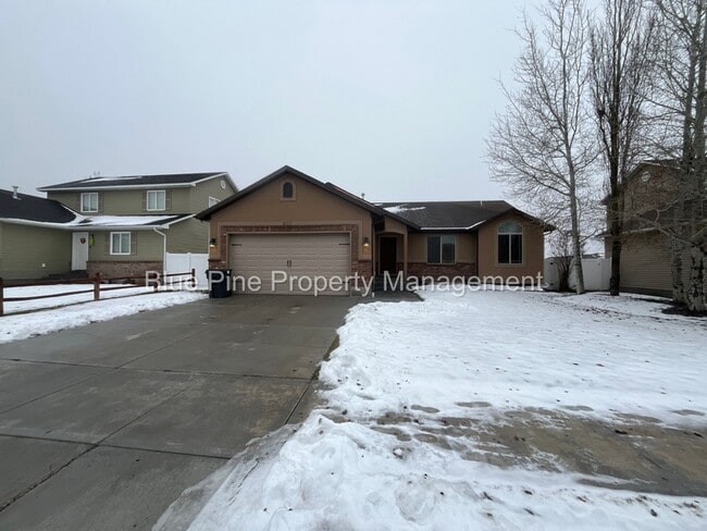 Building Photo - 2717 Mary Dr