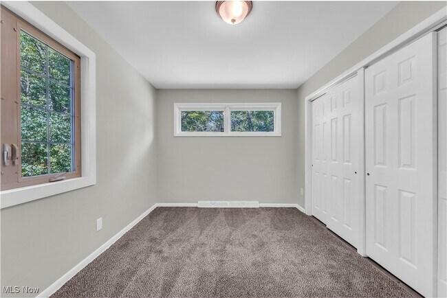 Building Photo - 558 Wring Dr