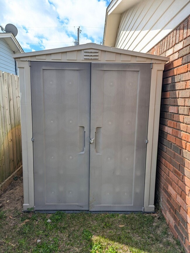 Building Photo - 2734 Augustus Rd