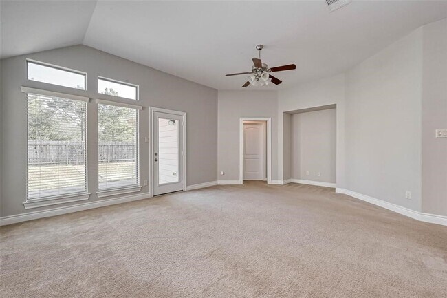 Building Photo - 5523 Stoneridge Ct