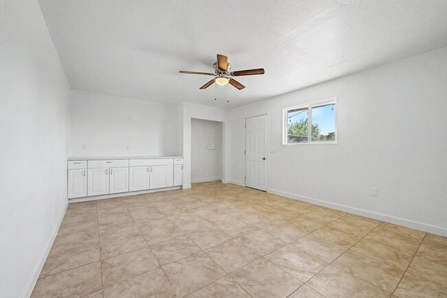 Building Photo - 3519 W Orchid Ln