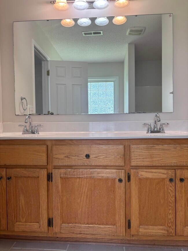 Building Photo - 20 Walden Cir