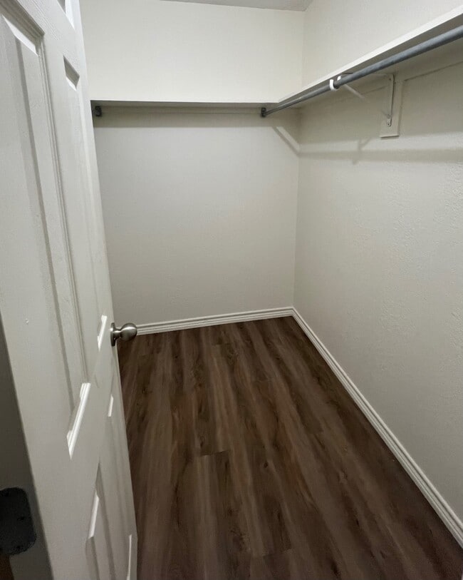 Building Photo - 1102 Dierks St