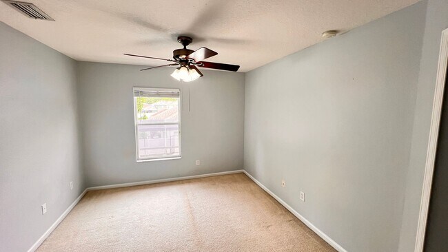 Building Photo - Available NOW! Stunning 4-Bedroom Home in ...