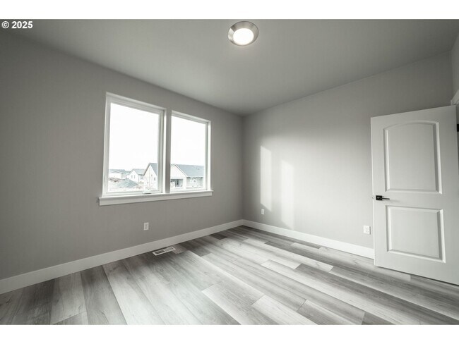 Building Photo - Stunning South Hill Home in Umatilla!!