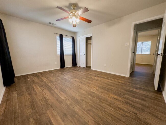 Building Photo - 320 Peanut Dr