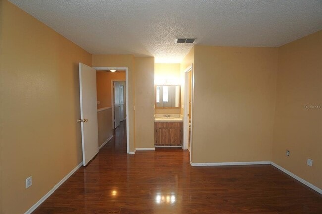 Building Photo - 10049 Lake Oak Cir