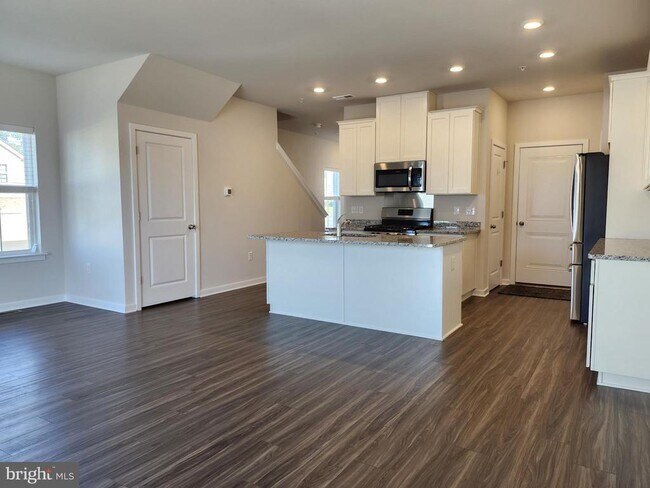 Building Photo - 4901 Brookside Ct