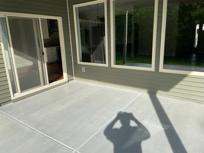 Building Photo - Vonore 37885 - 4 bedroom, 3 bath in Tellico Village - Contact Ed Johnson 865-924-5045