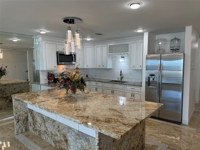 Building Photo - 8416 Seawall Blvd