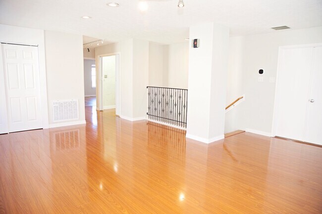 Building Photo - 18234 Sable Tree Dr