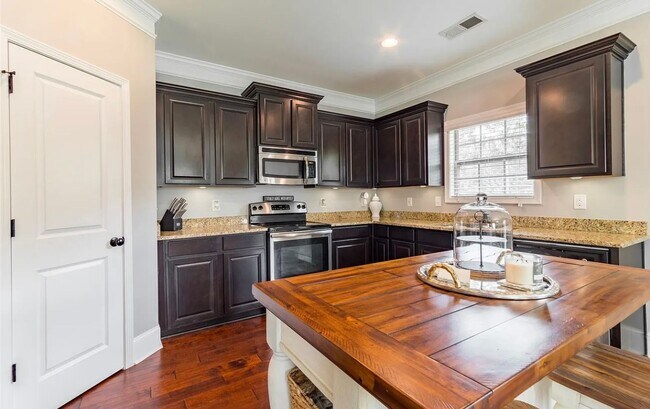 Building Photo - Stunning 3 Bedroom, 2.5 Bathroom- Concord Park in Cayce! Available July 2026!