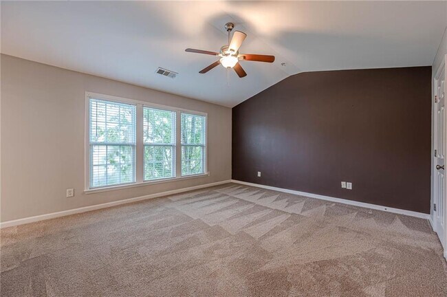 Building Photo - 300 Balaban Cir