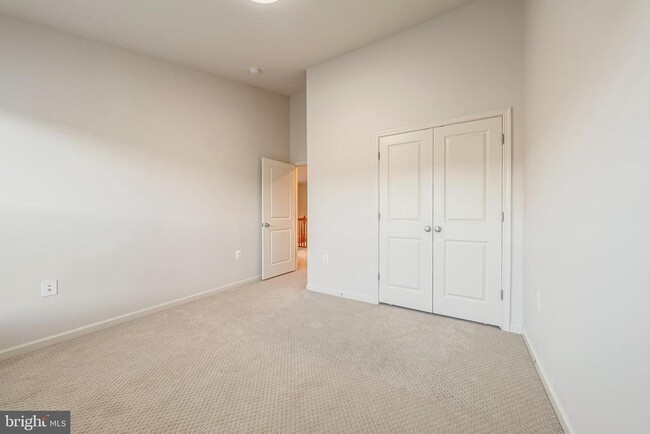 Building Photo - 42541 Dreamweaver Dr