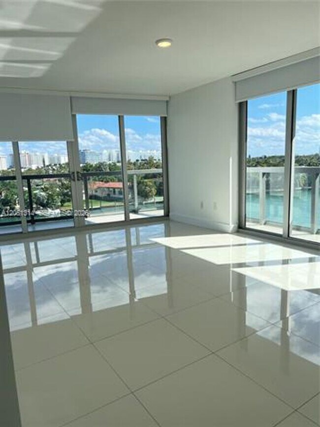 Building Photo - 9261 E Bay Harbor Dr