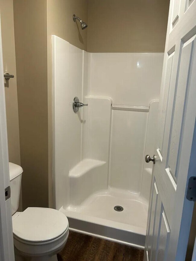 Building Photo - 201 Cherry Way