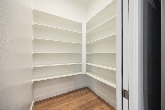 Building Photo - 6302 Chelsea Falls Ln