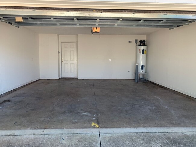 Building Photo - 115 Clusters Cir