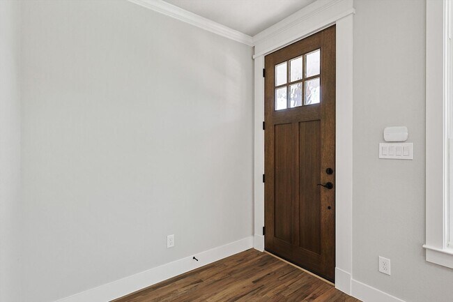 Building Photo - 514 Woodside Trl
