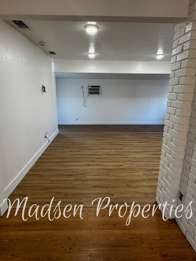 Building Photo - 3156 Burdick Rd