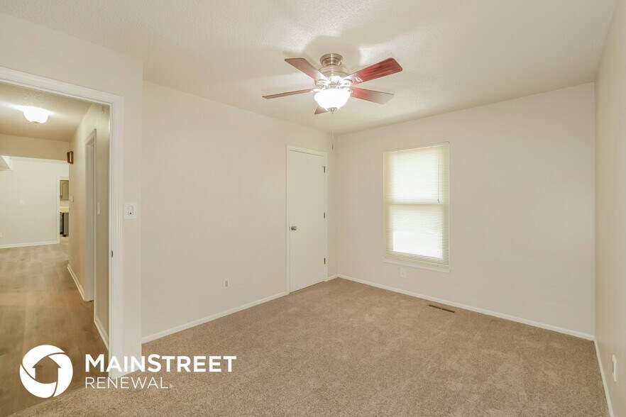 Building Photo - 1815 N Lazy Branch Rd