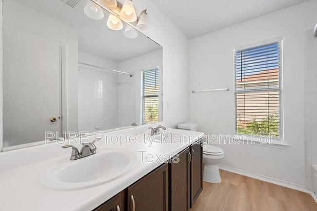 Building Photo - 906 Low Brim Cove