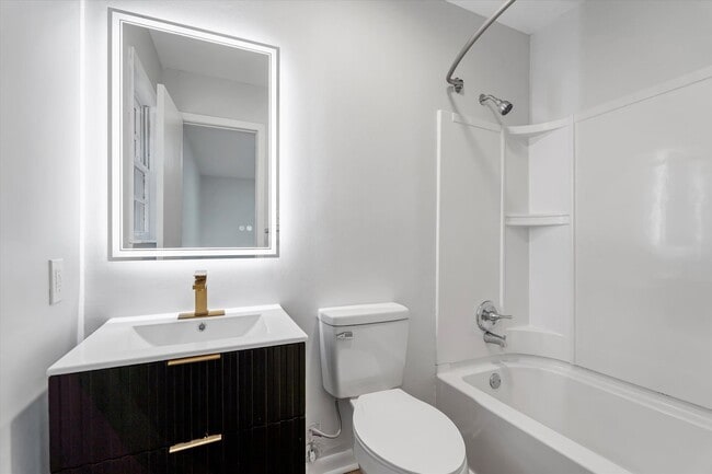 Building Photo - Spacious 3 Bed / 3 Bath Home in Valley View School District!