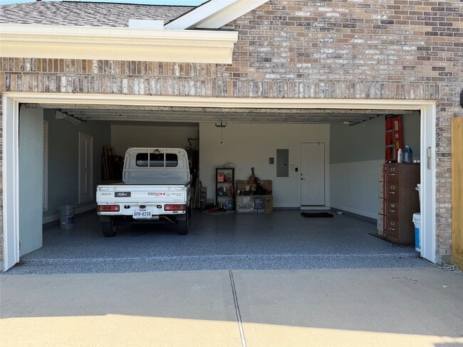 Building Photo - 5525 Swan Dr