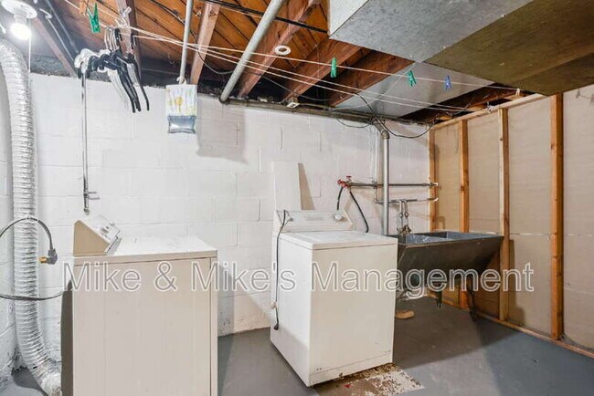 Building Photo - 3860 S Brust Ave