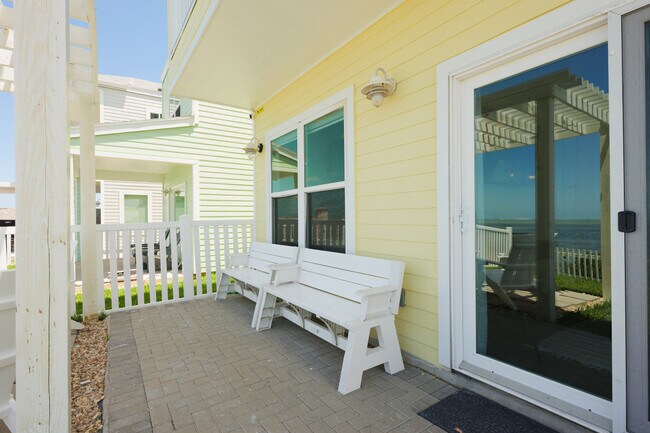 Building Photo - 106 Las Joyas Blvd