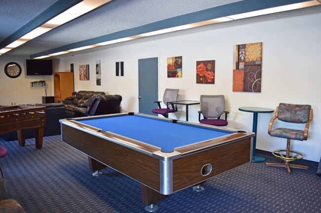 Building Photo - Near Hospitals: Furnished Studio with Cable TV and Free Laundry