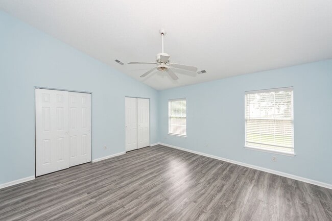Building Photo - 4 Bedroom, 2 Bathroom Home in Park Hill Pl...
