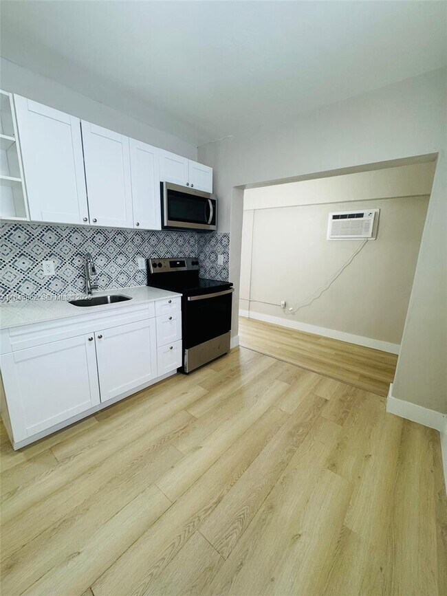 Building Photo - 2960 W Flagler St