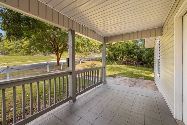 Building Photo - Beautiful Eastlake Bungalow