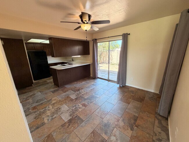 Building Photo - 4509 W Continental Dr
