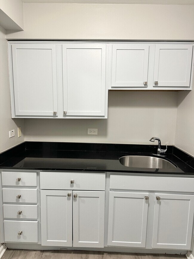 Building Photo - 8635 84th Ct