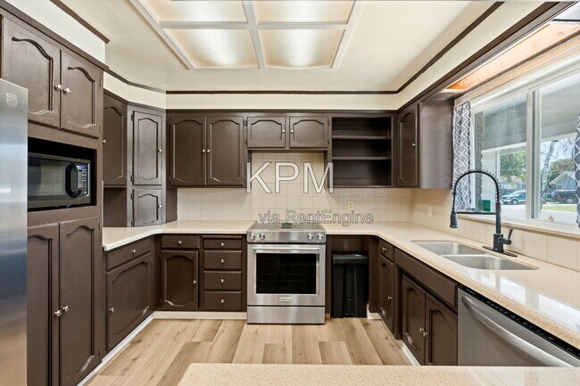 Building Photo - 2155 Portola Ave
