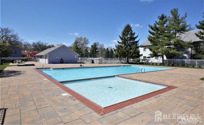 Building Photo - 1016 Aspen Dr