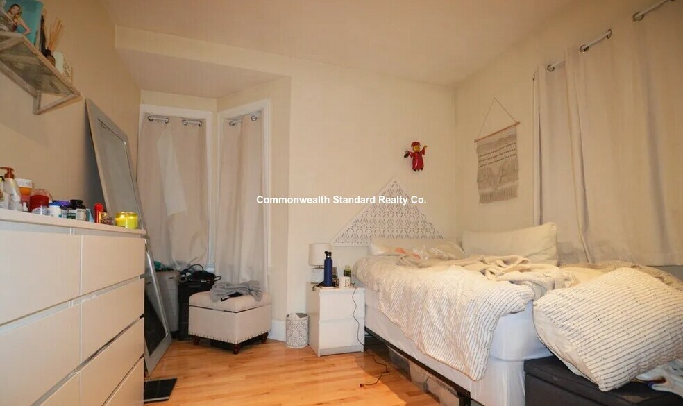 Building Photo - 1203 Beacon St